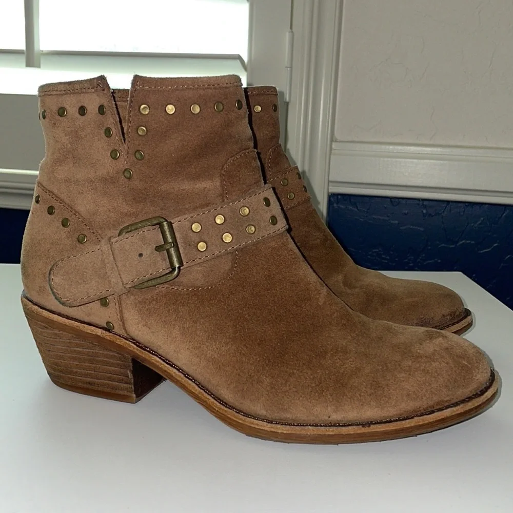 Sofft Cognac Suede Leather Ankle Booties Sz. 8 - Picture 1 of 10